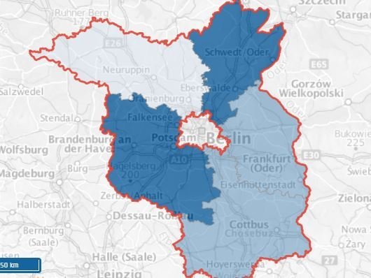Brandenburgkarte mit unterschiedlichen Blautönen, die die kommunale Teilhabe symbolisieren