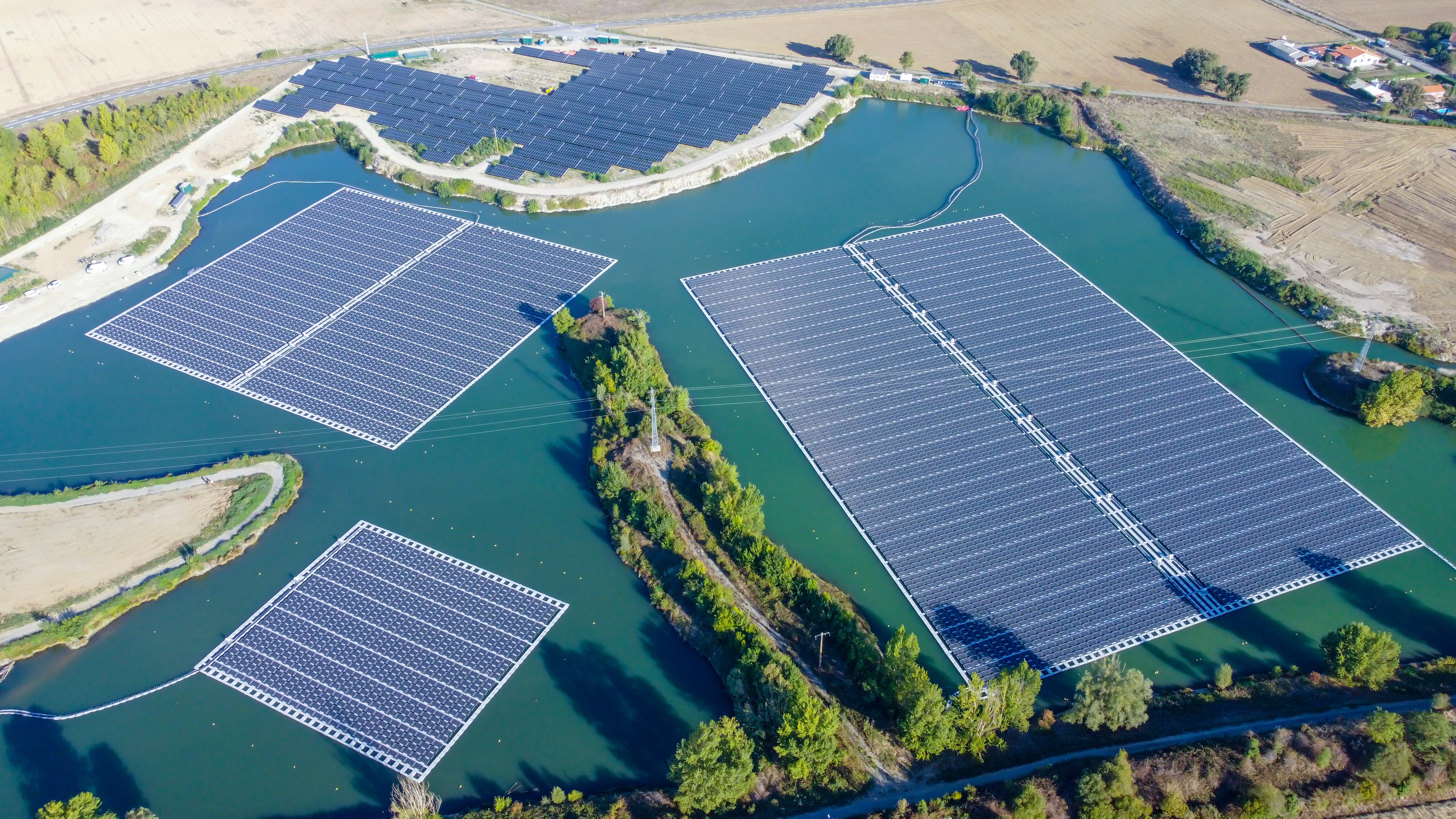 Solarmodul auf Wasser